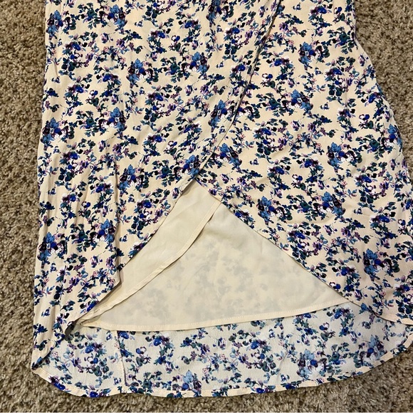 ASTR the Label SQUARE NECK BUBBLE SLEEVE DRESS IN CREAM MULTI DITSY - Picture 8 of 9